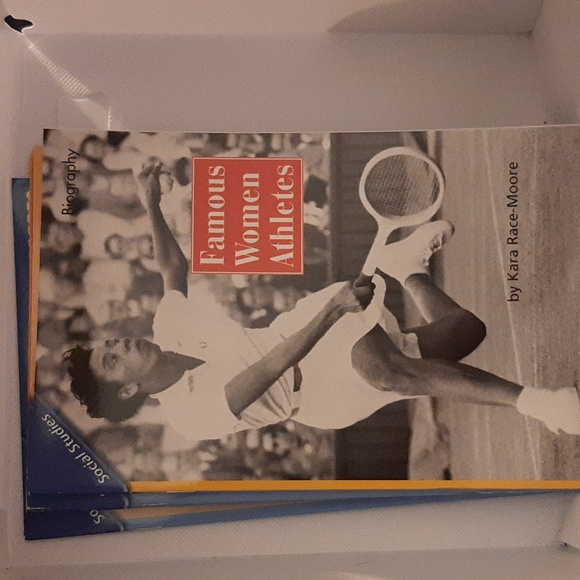 Bundle of 18 science and social studies readers - Picture 14 of 17